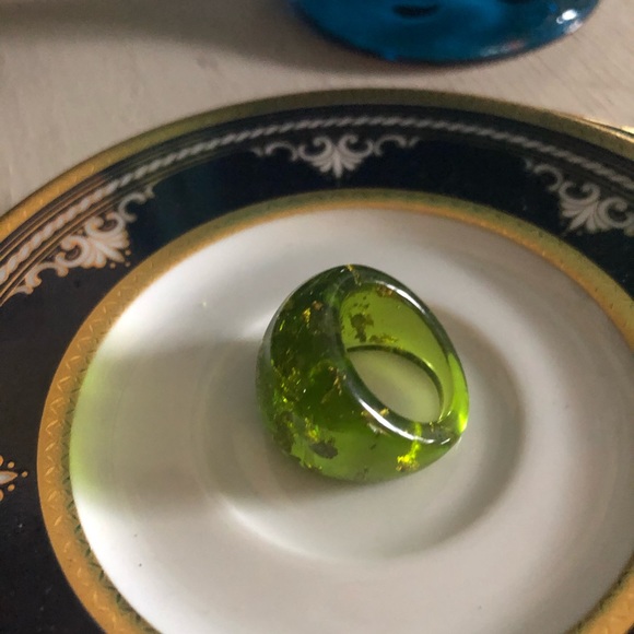 Vintage Green Lucite Gold Foil Flecks Bubble Ring - Picture 3 of 9